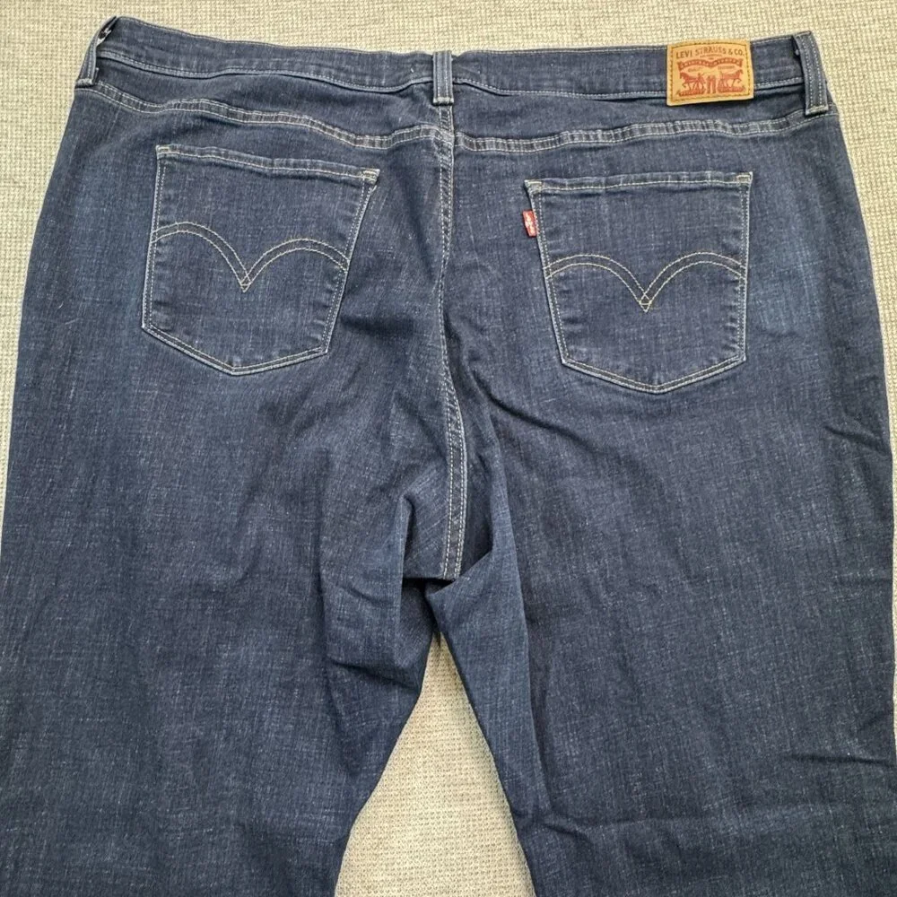 Levi Strauss Womens Classic Bootcut Jeans Size 24W Mid-Rise Dark Wash Denim - Picture 4 of 16